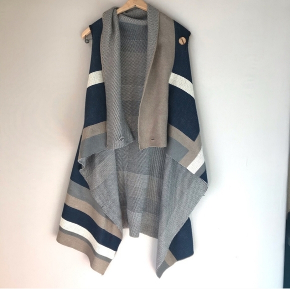 Striped Vest Sweater with Cowl Neck and 2 Buttons, no brand, neutral colors - Picture 3 of 4